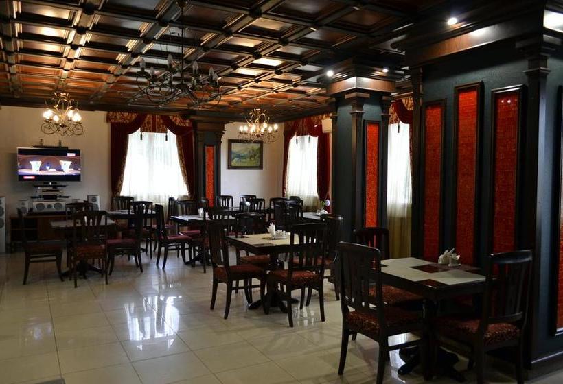 Hotel Utomlennye Solntsem 4