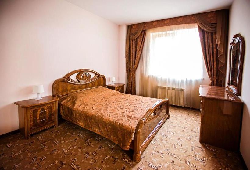 Hotel Utomlennye Solntsem 9