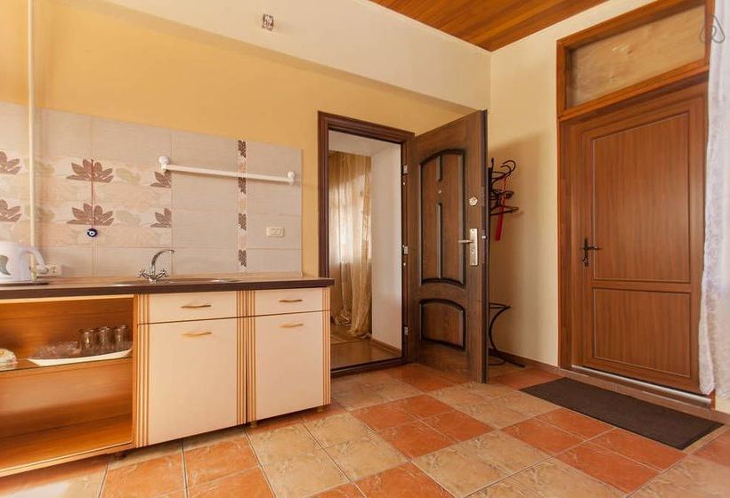 Hotel Guesthouse On Kyzyl-armeyskaya 10