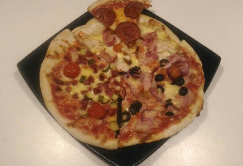 Hotel Royal Hostel 905 1