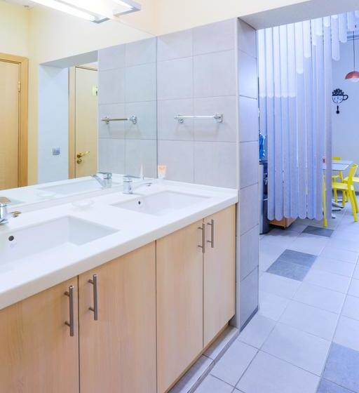 Hotel Vladstar Inn Hostel 12