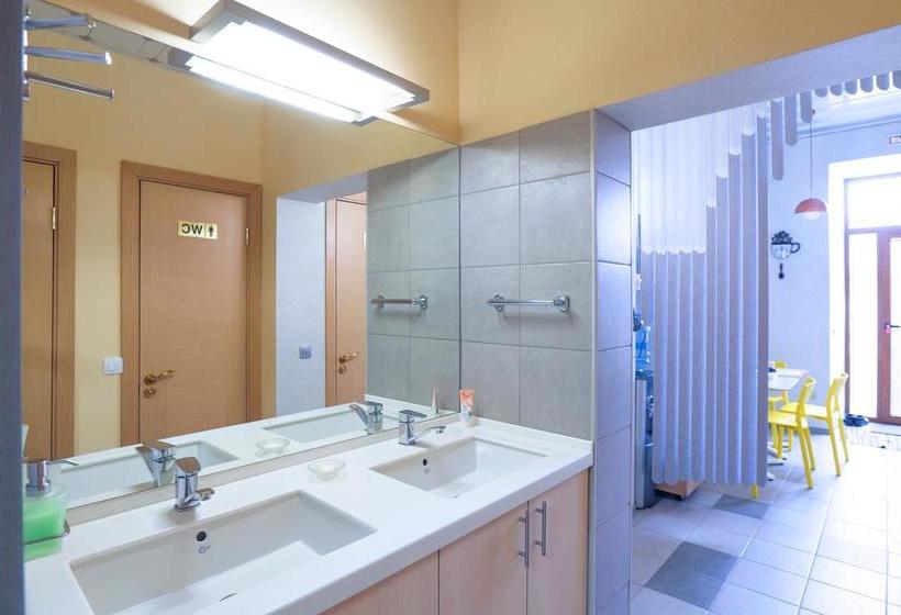 Hotel Vladstar Inn Hostel 13