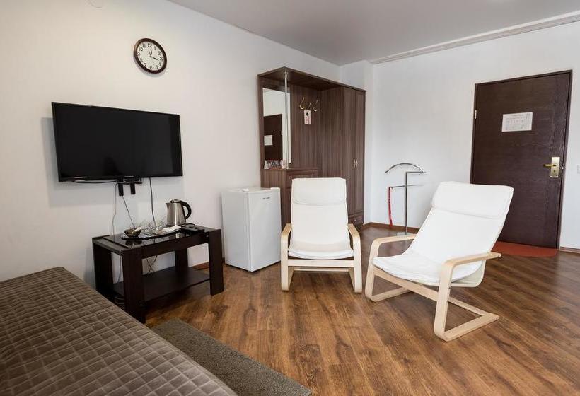 Hotel First Train 10