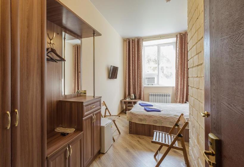 Hotel First Train 12