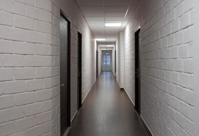 Hotel First Train 13