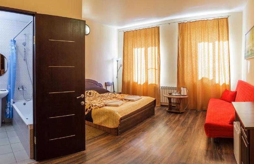 Hotel First Train 14