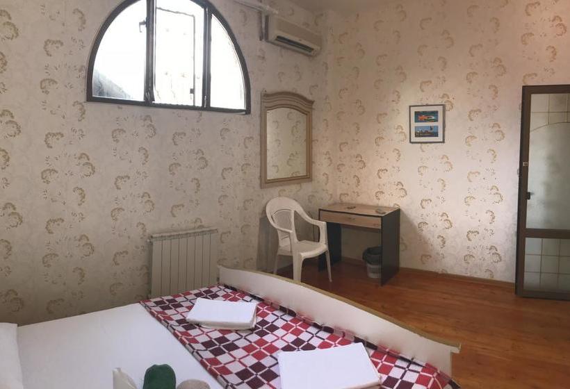 Hotel Adlerson Hostel & Bar 1