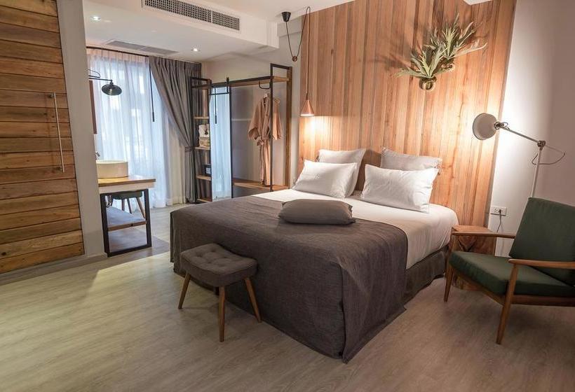 Hotel Family Tree 11