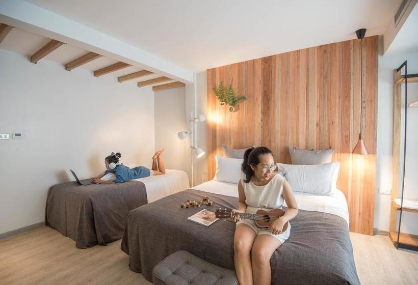 Hotel Family Tree 15