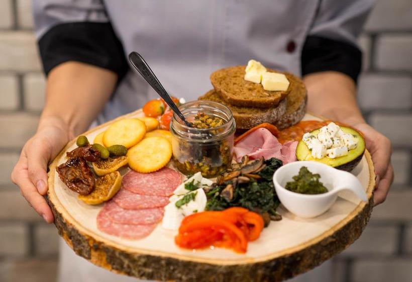 Hotel Family Tree 16