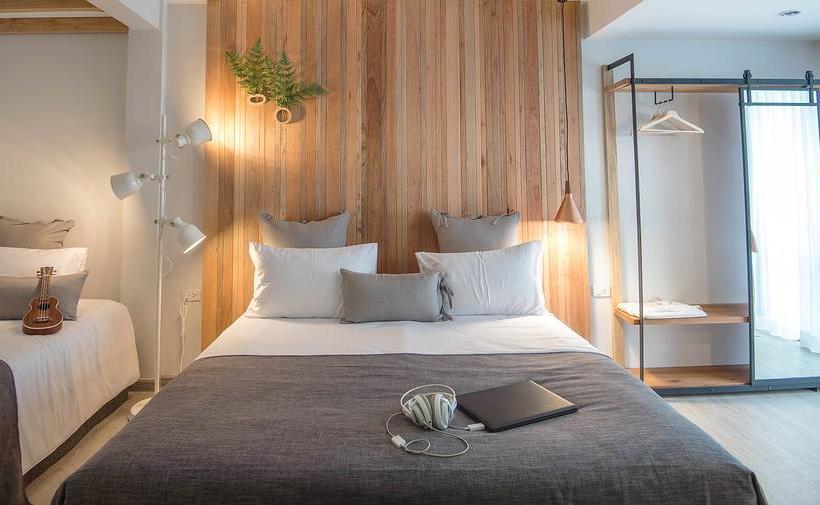 Hotel Family Tree 17