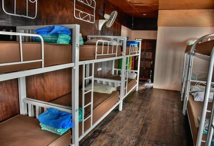 Hotel Love Station Hostel 18