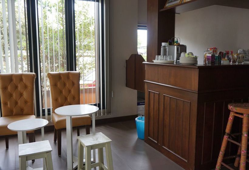 Hotel Baan Plubthong 4