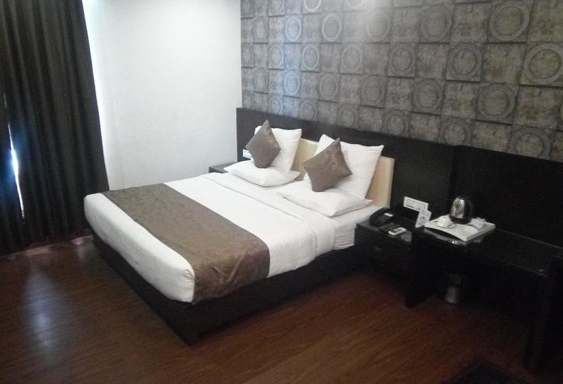 Hotel The City Grand 3