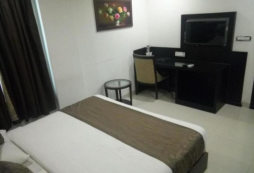 Hotel The City Grand 8