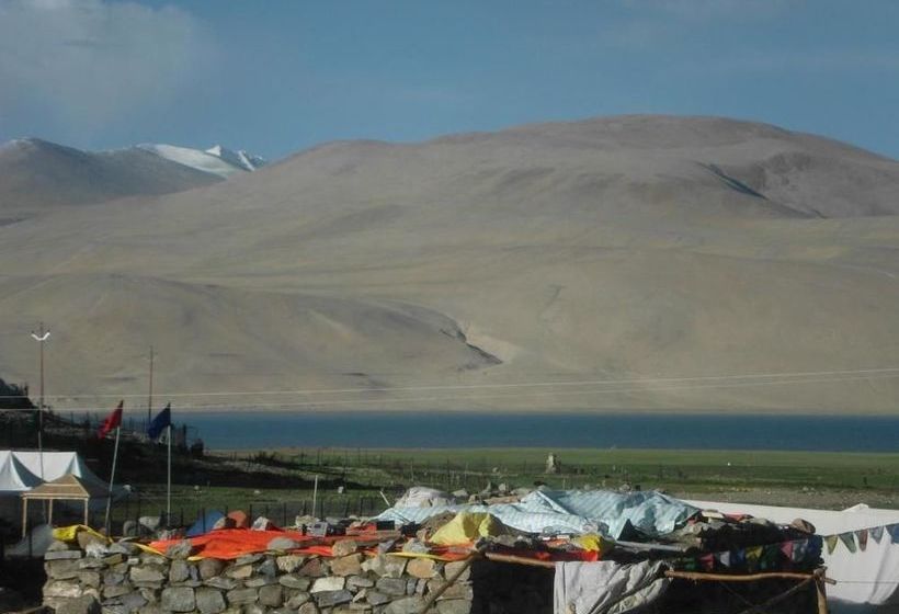 Hotel Golden Mark Camp 8