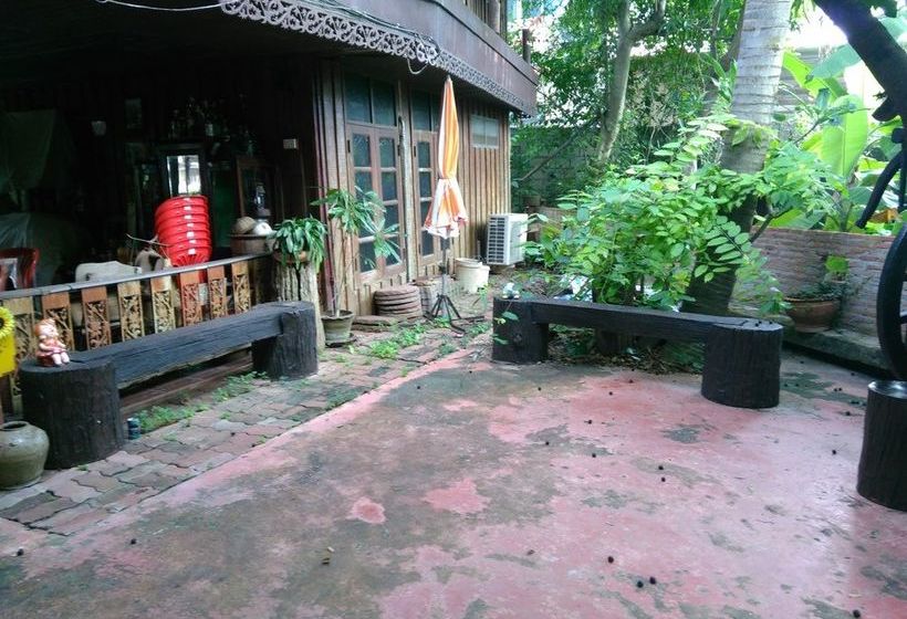 Hotel Rueanphen Homestay 13