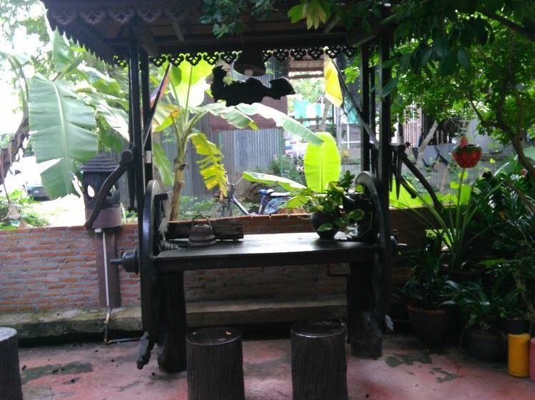 Hotel Rueanphen Homestay 16