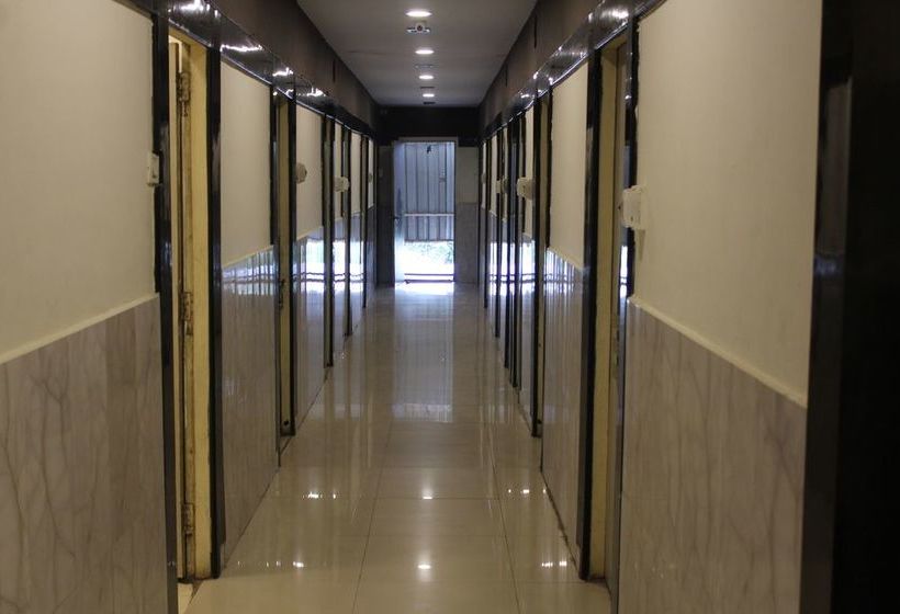 Hotel Swaraj Lodge 11