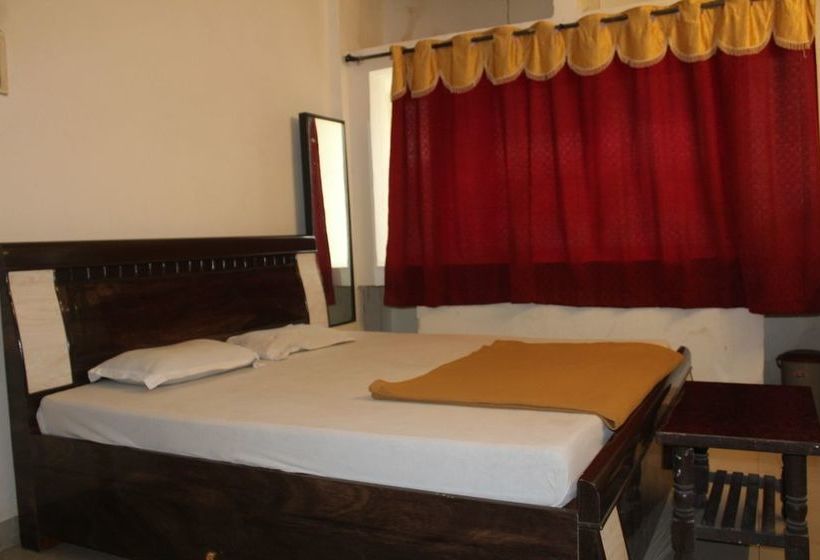 Hotel Swaraj Lodge 4