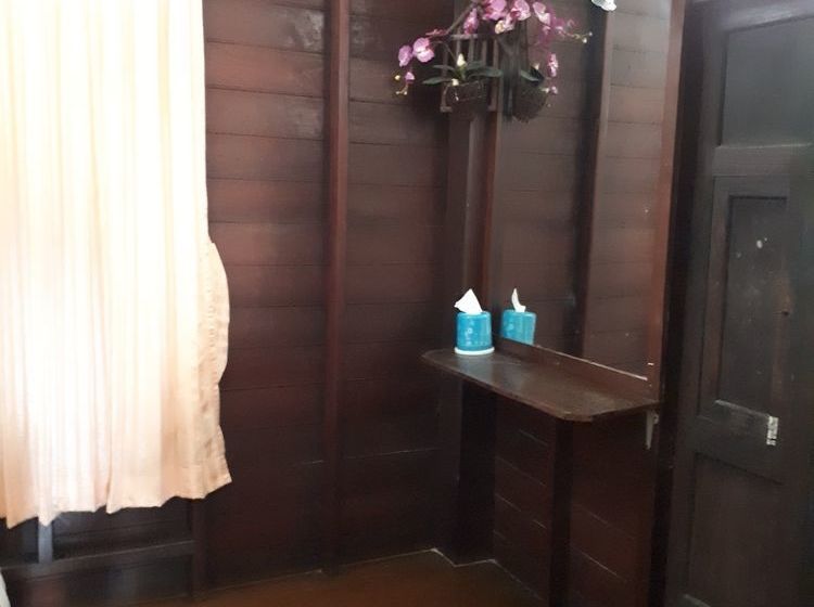 Pension Baan Khunyaichuea 1