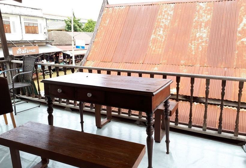 Pension Baan Khunyaichuea 16