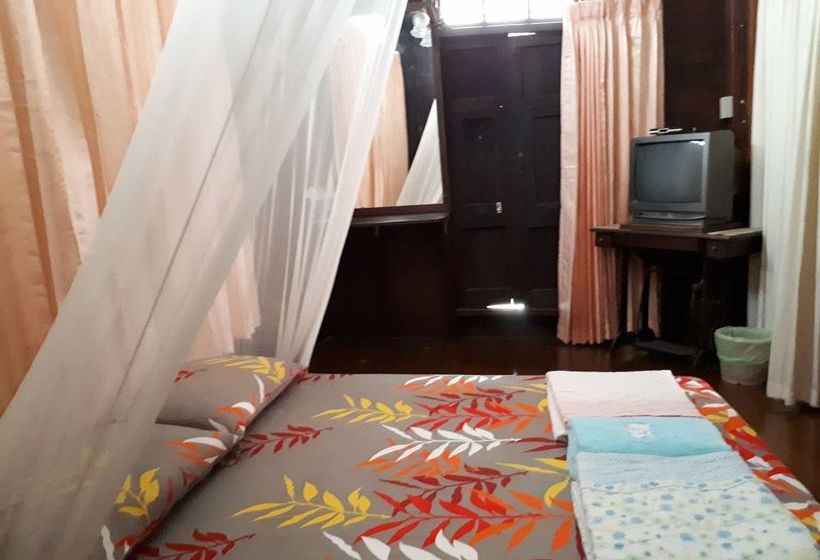 Pension Baan Khunyaichuea 8