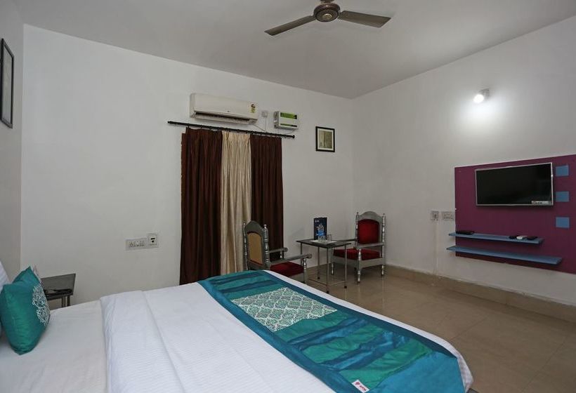 Hotel Oyo 4110 Near Apollo Hospital 14