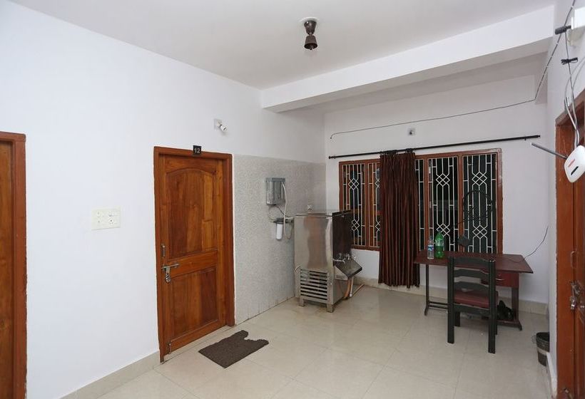 Hotel Oyo 4110 Near Apollo Hospital 16