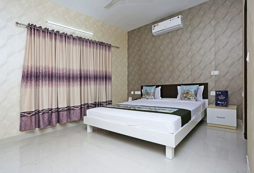 Oyo 10226 Hotel 7sandz 15