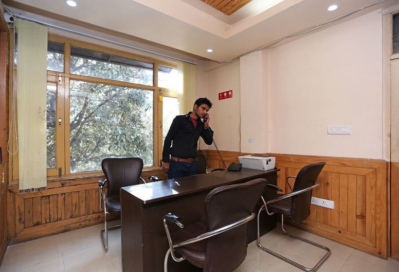 Oyo 10216 Hotel Uk Retreat 3