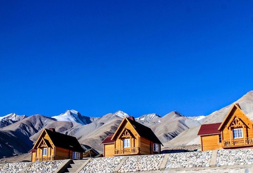 Hotel Alpine Huts 3