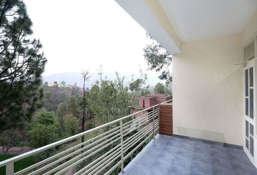 Oyo 13769 Home Spacious 3bhk Kasauli 12