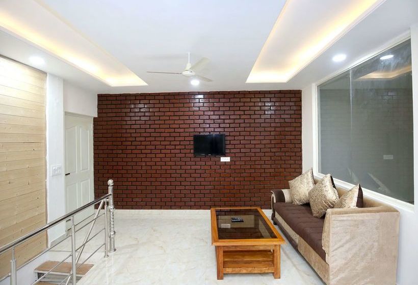 Oyo 13769 Home Spacious 3bhk Kasauli 9