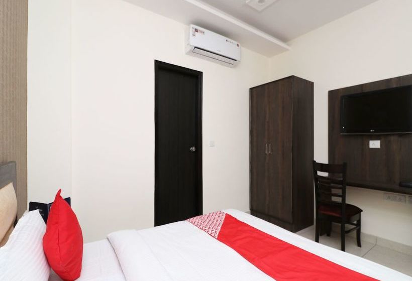 Oyo 12472 Hotel Galaxy 11