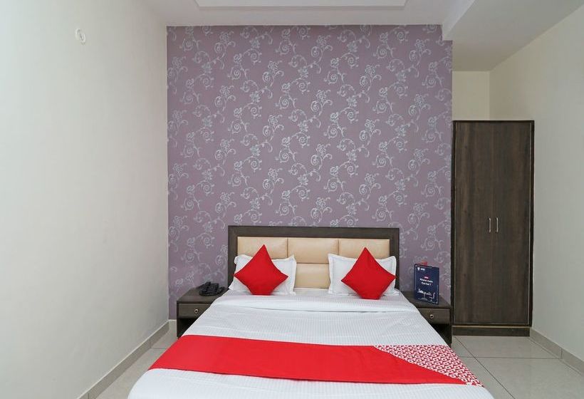 Oyo 12472 Hotel Galaxy 13