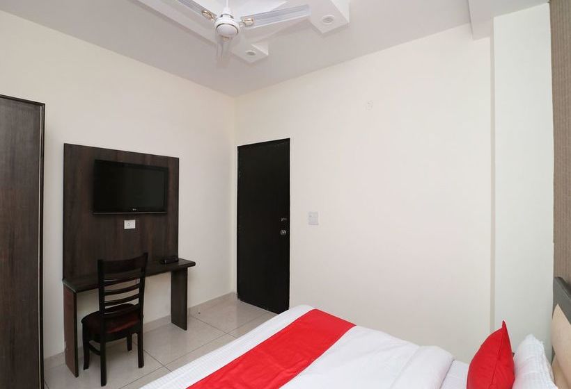 Oyo 12472 Hotel Galaxy 14