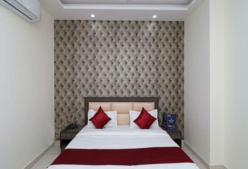 Oyo 12472 Hotel Galaxy 17