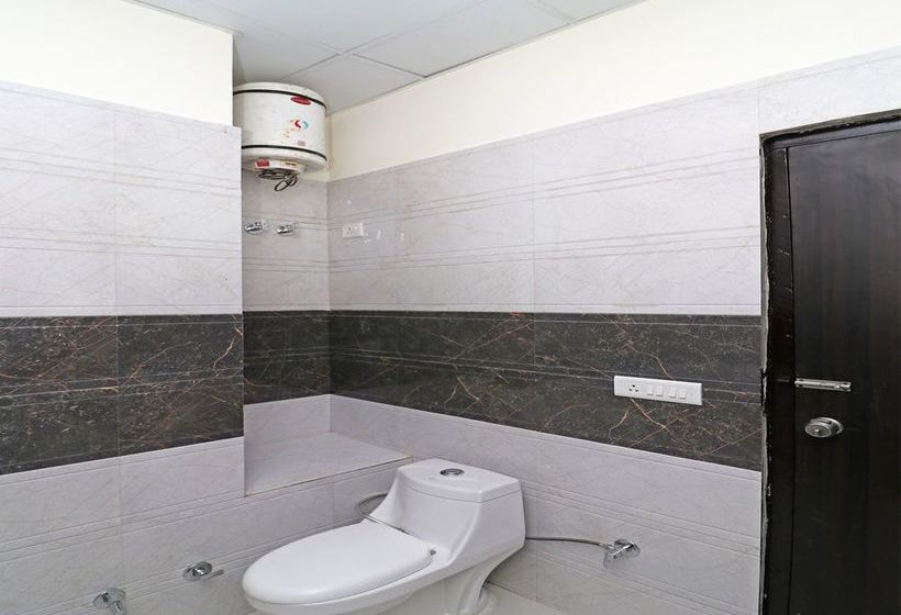 Oyo 12472 Hotel Galaxy 18