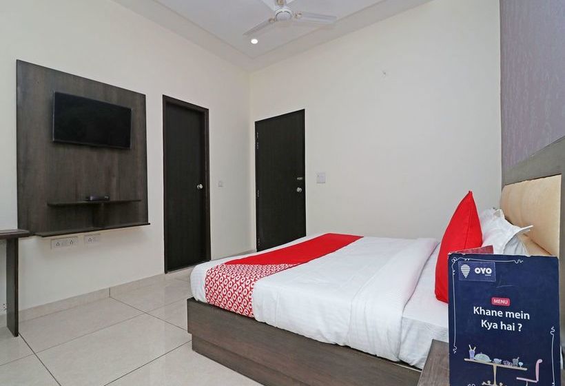 Oyo 12472 Hotel Galaxy 5