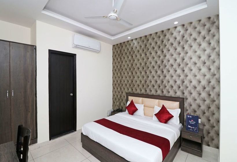 Oyo 12472 Hotel Galaxy 8