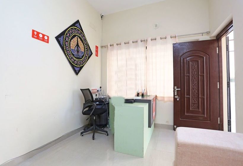 Pension Oyo 11760 Near Infocity 1