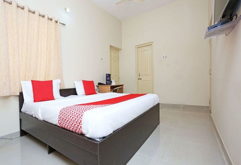 Pension Oyo 11760 Near Infocity 10