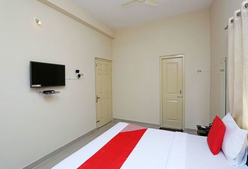 Pension Oyo 11760 Near Infocity 14