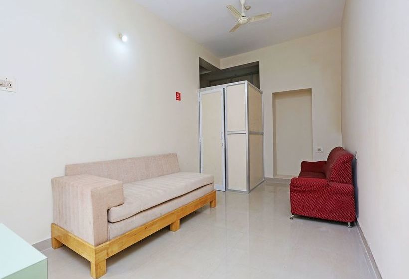 Pension Oyo 11760 Near Infocity 4