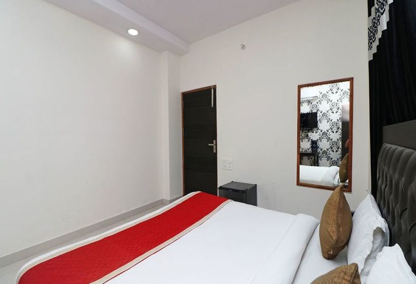 Hotel Oyo 11717 Gold Inn 12