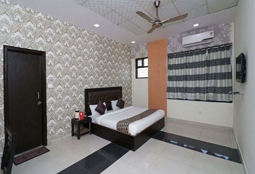 Hotel Oyo 11717 Gold Inn 2