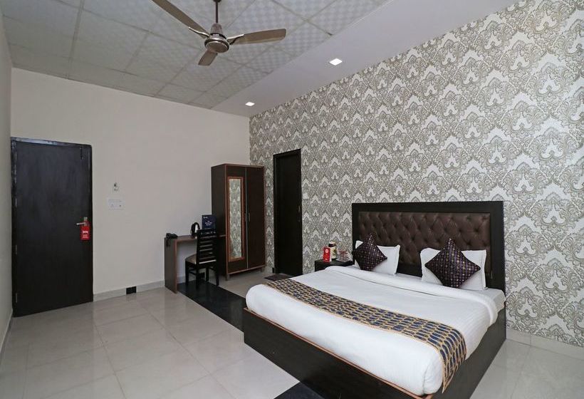 Hotel Oyo 11717 Gold Inn 3