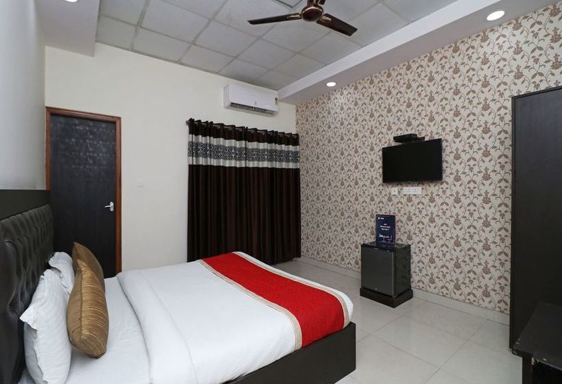 Hotel Oyo 11717 Gold Inn 9