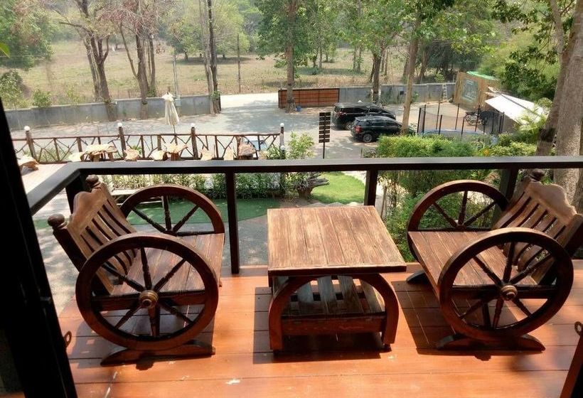 Hotel Mae On Hug Night Resort 8